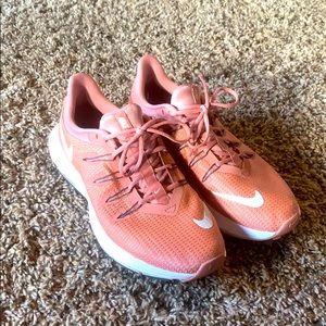 Women’s Nike tennis shoes Size 7